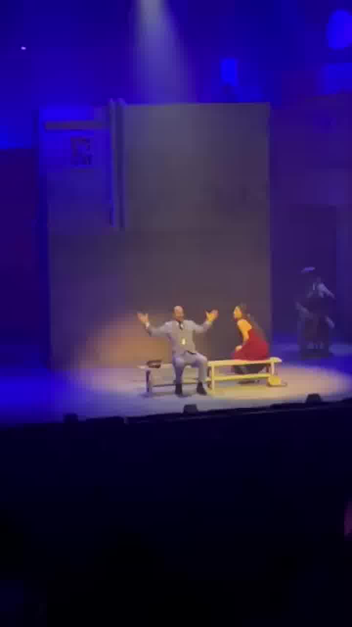 המחזמר "ביקור התזמורת", בכיכובם של מירי מסיקה וששון גבאי, הגיע לראשונה לישראל