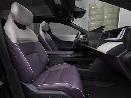 מושבים מפנקים והמון אבזור כמו שהורגלנו מתוצרת סין, כמה זה יעלה לנו עם סמל יפני?