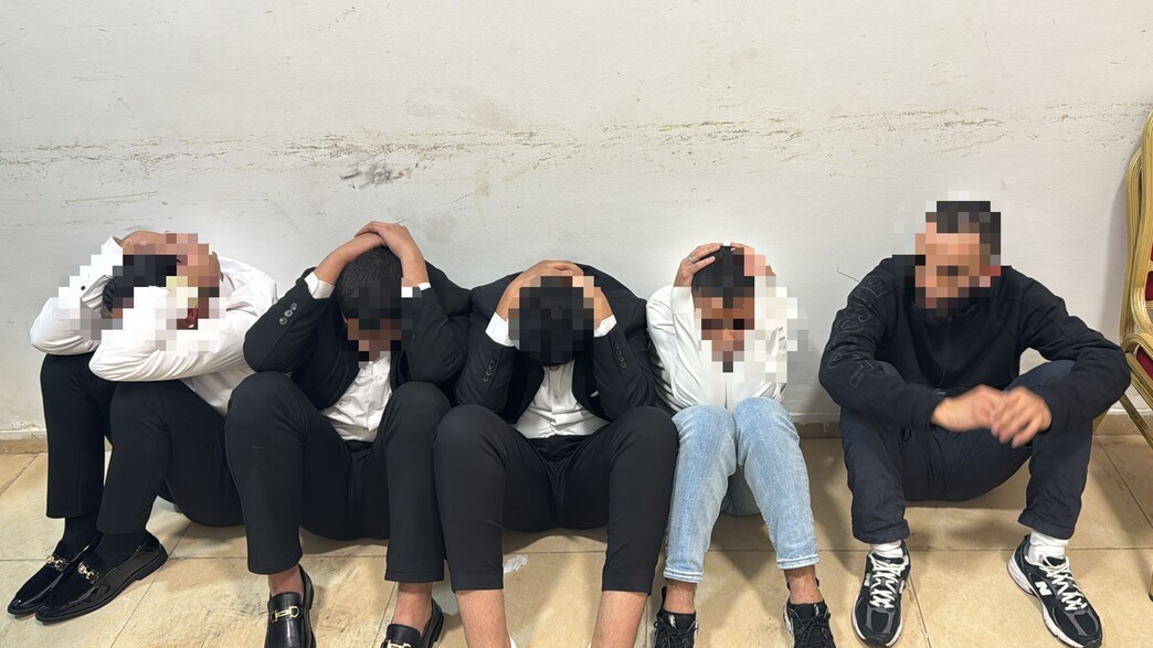 העצורים בחתונה