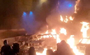 תיעודי המחאות באיראן (צילום: Reuters)