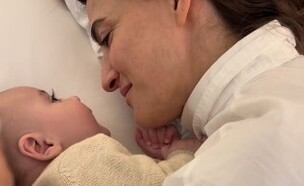 חצי שנה מהלידה: רונה לי שמעון חושפת לראשונה את בנה (צילום: אינסטגרם)