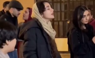 הסרטון של הצעירה האיראנית (צילום: מתוך הרשתות החברתיות לפי סעיף 27א' לחוק זכויות יוצרים)