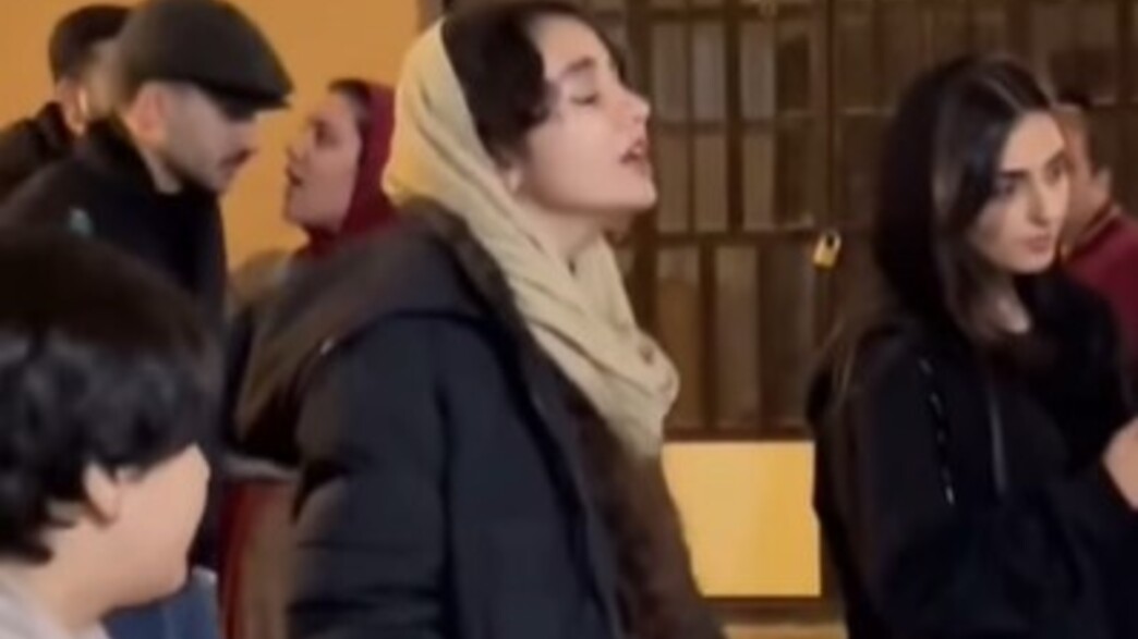 הסרטון של הצעירה האיראנית