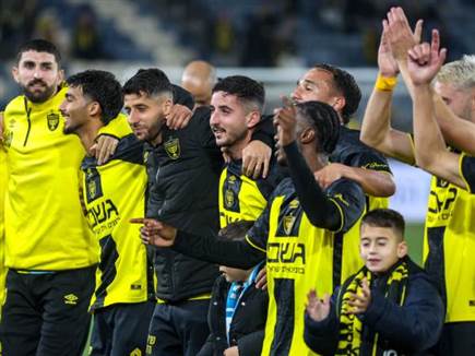 החגיגות בסיום (קובי אליהו)