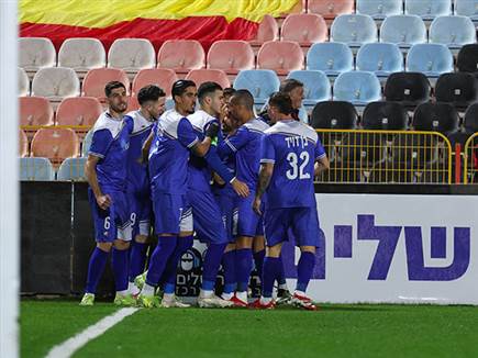 חלוץ גדול יש לק&ldquo;ש (לירון מולדובן)