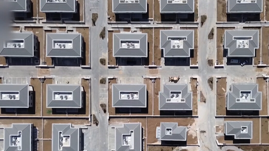 הבית שהגיע מהמפעל: המהפכה שמקצרת את הדרך למפתח