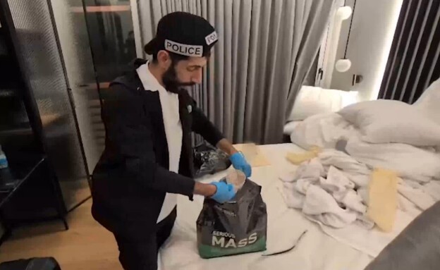 הסמים שנתפסו בחדר מלון הבוטיק (צילום: דוברות המשטרה)