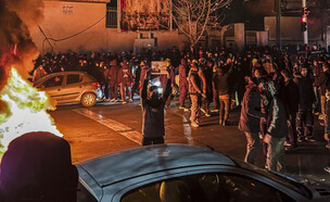 הפגנות באיראן נגד המשטר (צילום: MAHSA / Middle East Images / AFP via Getty Images)