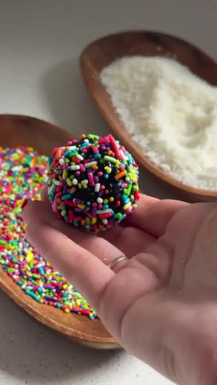 כדורי שוקולד ממרגרינה וקקאו? לא אצל מיקי שמו