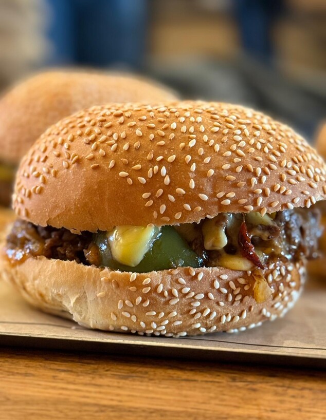 פילי צ'יז סטייק. תפריט בקטנה של בורגר סאלון פילי צ'יז סטייק. תפריט בקטנה של בורגר סאלון