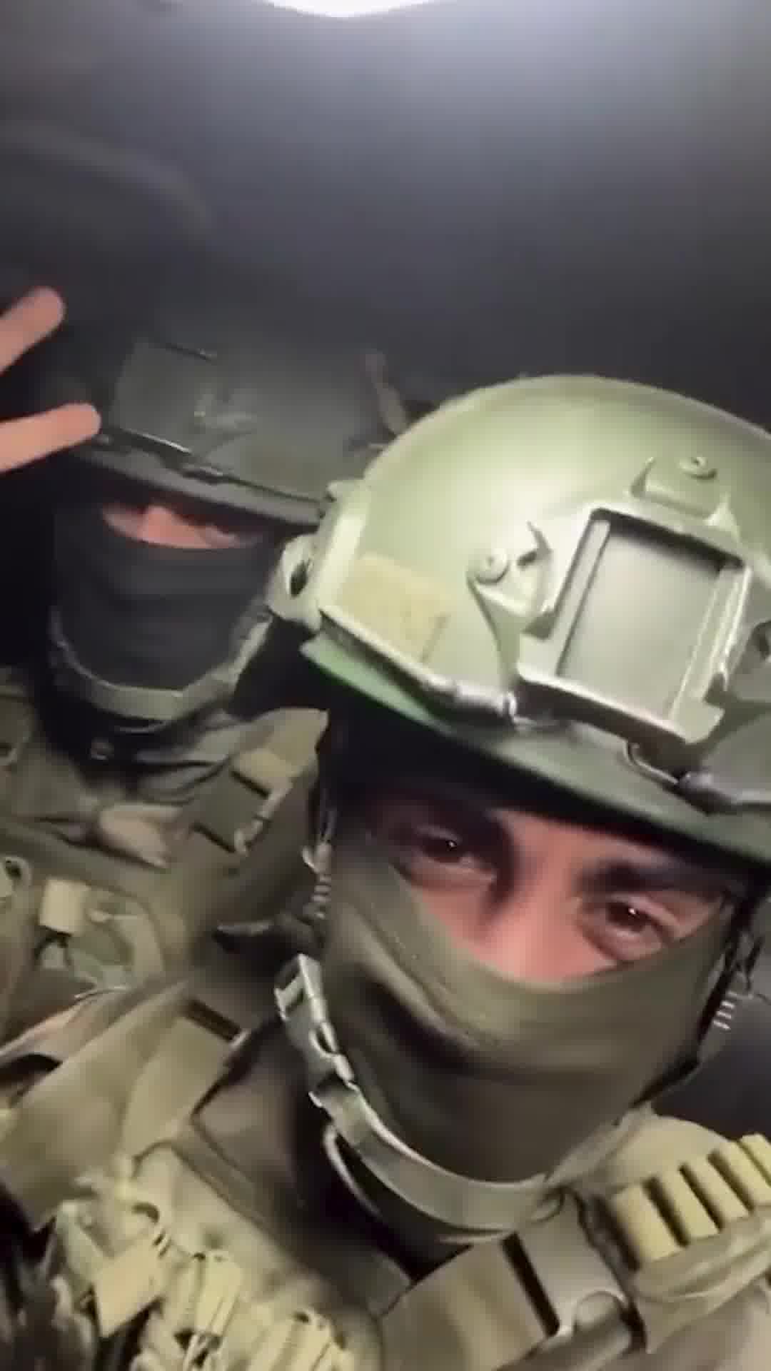 רגעים לפני השוד התכשיטים בחברון: החמושים שהתחזו לחיילי צה"ל תיעדו את עצמם 