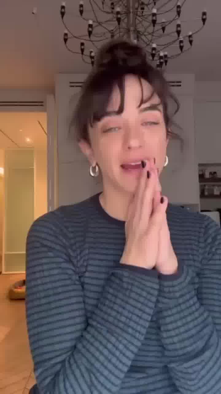 עינת הולנד מגיבה לביקורות: "בגלל שהמדינה שלנו הולכת לקיצון שמרני והלכתי, אני מביאה את הצד השני"