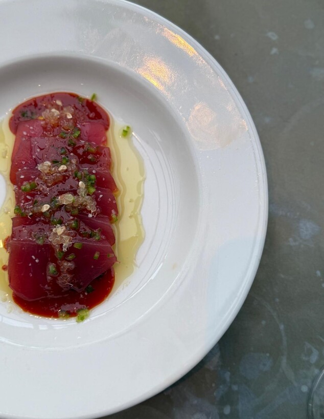 סשימי טונה. תפריט ערב של רפי כהן בנורה קרית ענבים