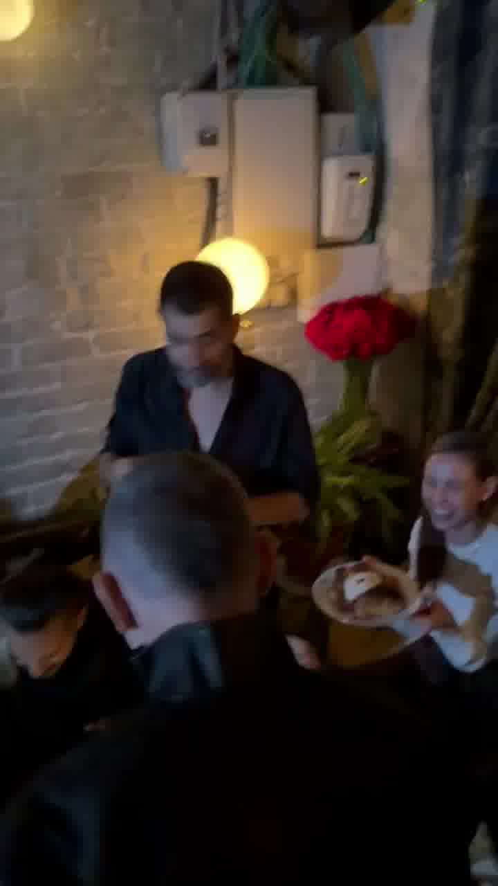 שלישיית "מה קשור" חוגגת את הפיכת "לשחרר את שולי-סאן" לסרט הישראלי הרווחי בכל הזמנים