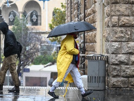 החורף לא זז לשום מקום: גשם, סופות רעמים - וחשש להצפות בערי החוף