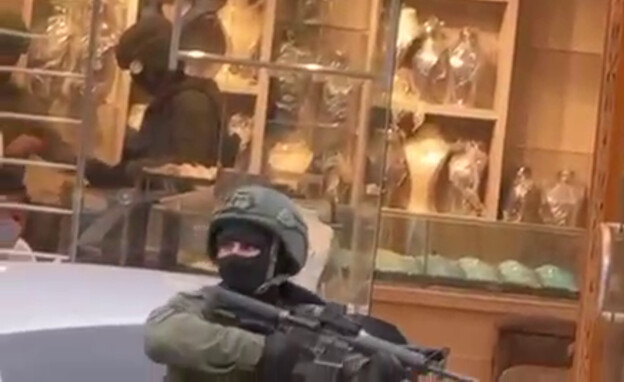 חשודים חמושים שמתחזים לחיילי צה"ל ושודדים חנויות בדאהרייה חשודים חמושים שמתחזים לחיילי צה"ל ושודדים חנויות בדאהרייה