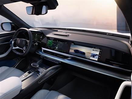 תא נוסעים אלגנטי עם שלושה מסכי &ldquo;12.3 (צילום: ספורט 5)