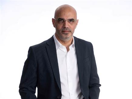 מנכ“ל בזק ניר דוד (אלעד גוטמן)