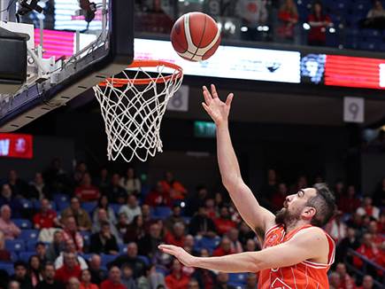 הפועל ברחה במחצית השנייה (צילום: אלן שיבר)