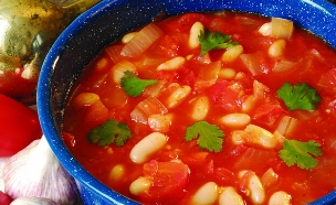 מרק עגבניות טריות ושעועית (צילום: יהודה סלומון, הוצאת קוראים)