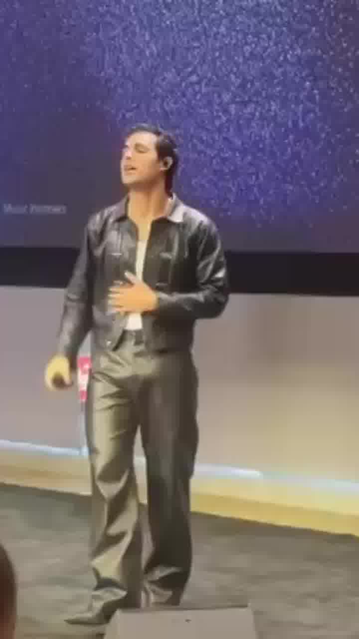 לצד טיילור ואריאנה: מרגי חתם בענקית המוזיקה REPUBLIC RECORDS 