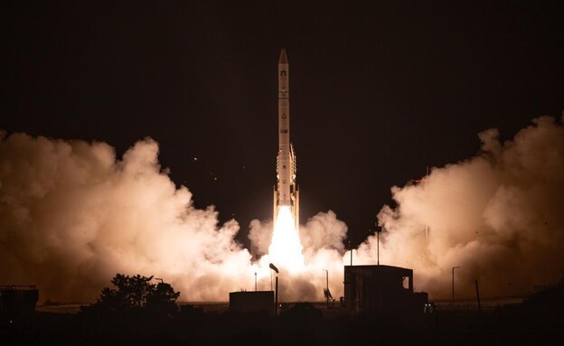 ההכנות לשיגור לוויין אופק 19 (צילום: אגף דוברות וקשרי ציבור במשרד הביטחון)