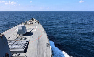 נושאת מטוסים אמריקנית בדרכה למפרץ הפרסי (צילום: U.S. Naval Forces Central Command)