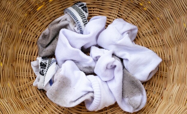 גרביים לבנים מלוכלכים (צילום: Bowonpat Sakaew, SHUTTERSTOCK)