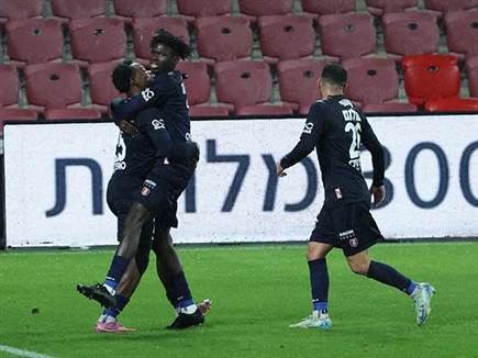 הלחית את מחזיקת הגביע (דני מרון)