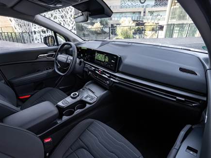 הבדלים קלים באבזור לעומת גרסת ה-Long (צילום: ספורט 5)