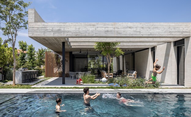 בית במרכז אדריכלות ועיצוב פנים רן והילה ברוידס  (צילום: עמית גרון)