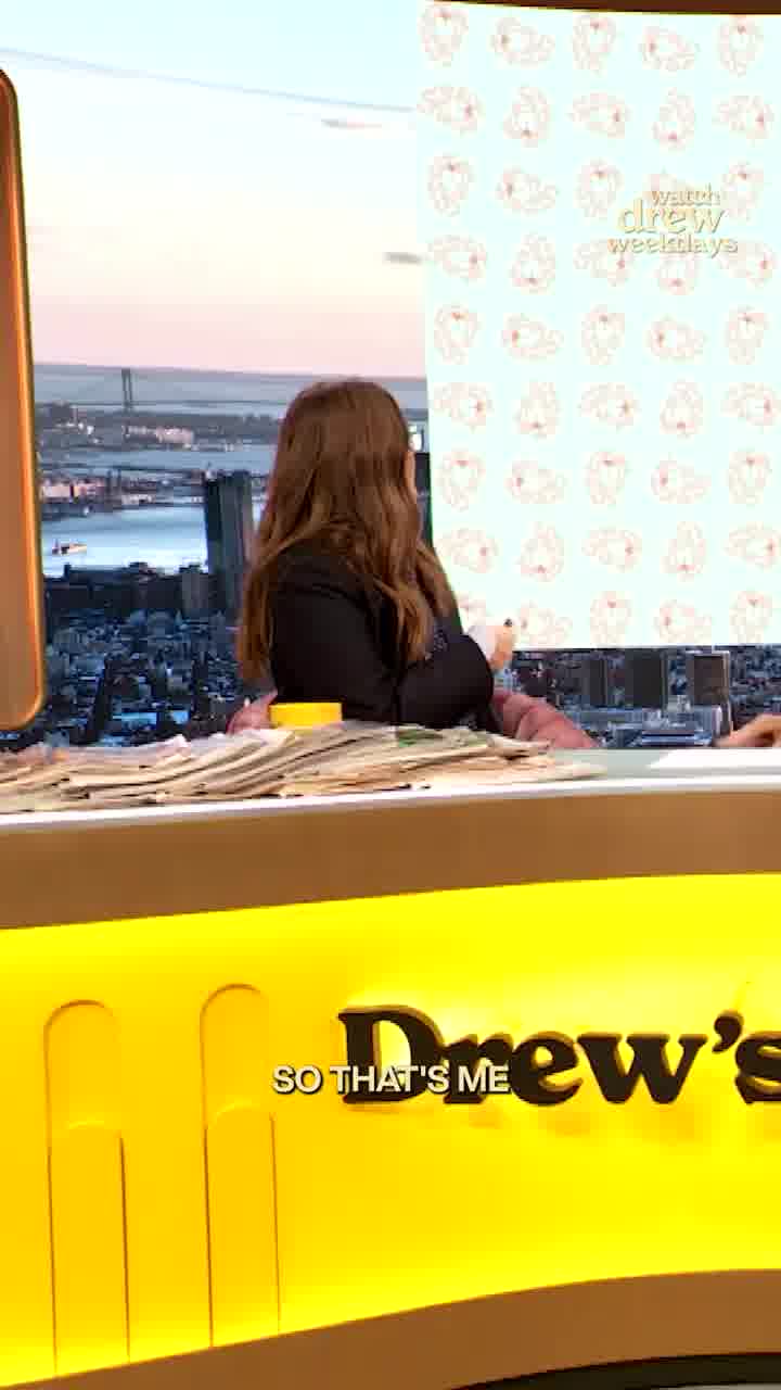 "זה שובר לי את הלב": דרו ברימור דומעת בשידור כשהיא נזכרת בהערות שקיבלה בצעירותה