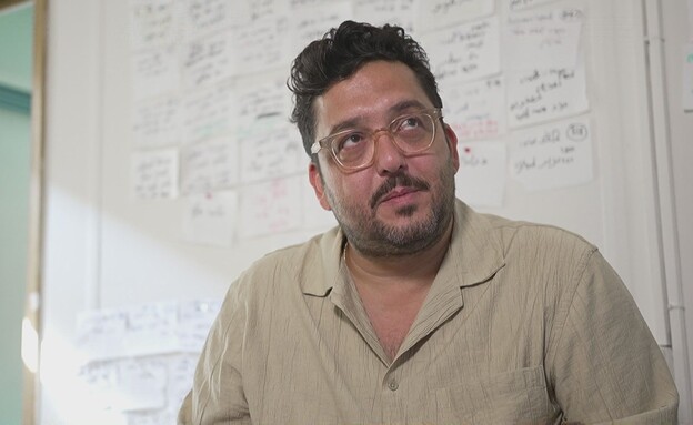 מאור זגורי בחדר העריכה