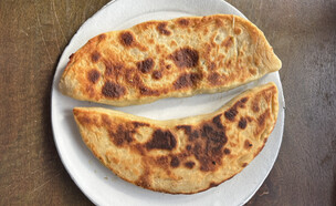 מאפי יוגורט במילוי גבינות (צילום: קרן אגם, mako אוכל)