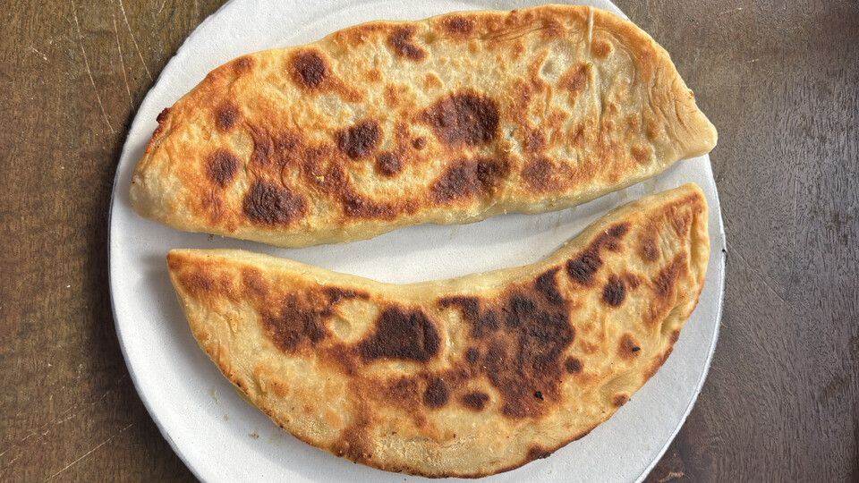 מאפי יוגורט במילוי גבינות (צילום: קרן אגם, mako אוכל)