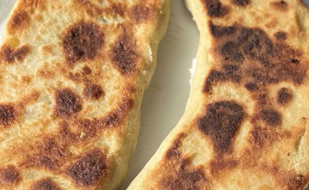 מאפי יוגורט במילוי פסטו וגבינות