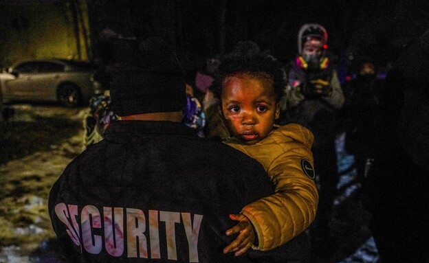 ילד בן 3 שנפגע מגז מדמיע בעימותים קשים במיניאפוליס