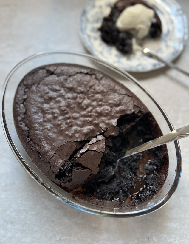 בראוניז פודינג בתבנית. רואים את המרקם?