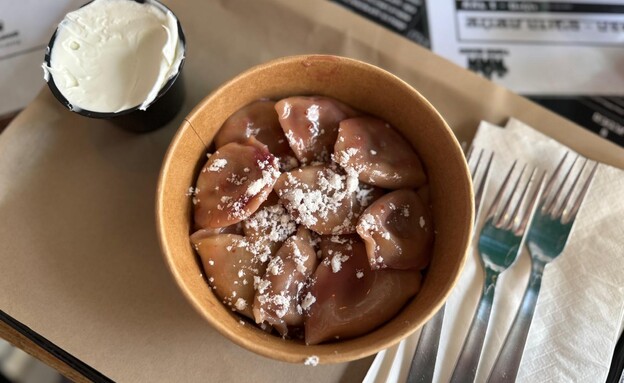 ורניקי דובדבנים עם פירורי מרנג. שלושת הדובים