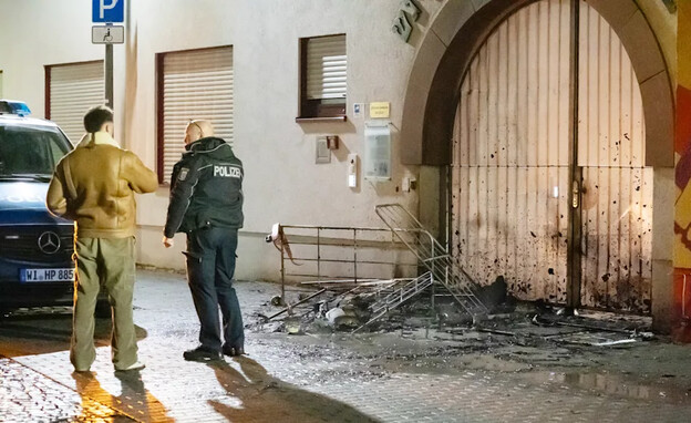 זירת ההצתה בבית הכנסת בגרמניה זירת ההצתה בבית הכנסת בגרמניה