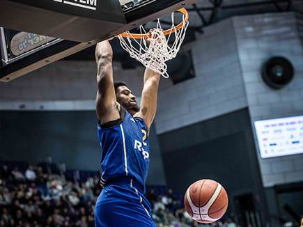 קלארק התעופף לטבעת (עודד קרני)