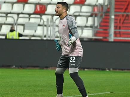 משחק מעולה לשוער המארחת (ברני ארדוב)