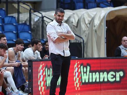 בנטוב ינסה להתאושש מול חולון (צילום: לירון מולדובן)