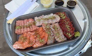 בסטה דגים. כנראה שאין מגש באיכות כזאת ובמחיר כזה  (צילום: ניצן לנגר, mako אוכל)