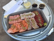 בסטה דגים. כנראה שאין מגש באיכות כזאת ובמחיר כזה  (צילום: ניצן לנגר, mako אוכל)