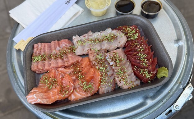 בסטה דגים. כנראה שאין מגש באיכות כזאת ובמחיר כזה  (צילום: ניצן לנגר, mako אוכל)