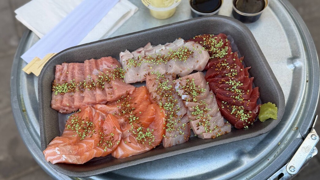 בסטה דגים. כנראה שאין מגש באיכות כזאת ובמחיר כזה 