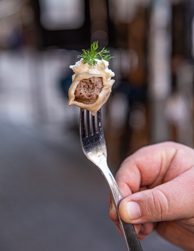 יחס מרשים בין בשר לבצק. פלמני שלושת הדובים