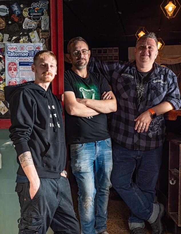 שלושת הדובים. מימין לשמאל: איליה, בוריס, דני