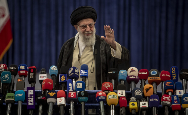 המנהיג העליון ח'אמנאי באיראן (צילום: Majid Saeedi/Getty Images)